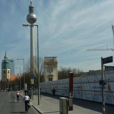 Berlin - La Tour de la Télévision et le Mur