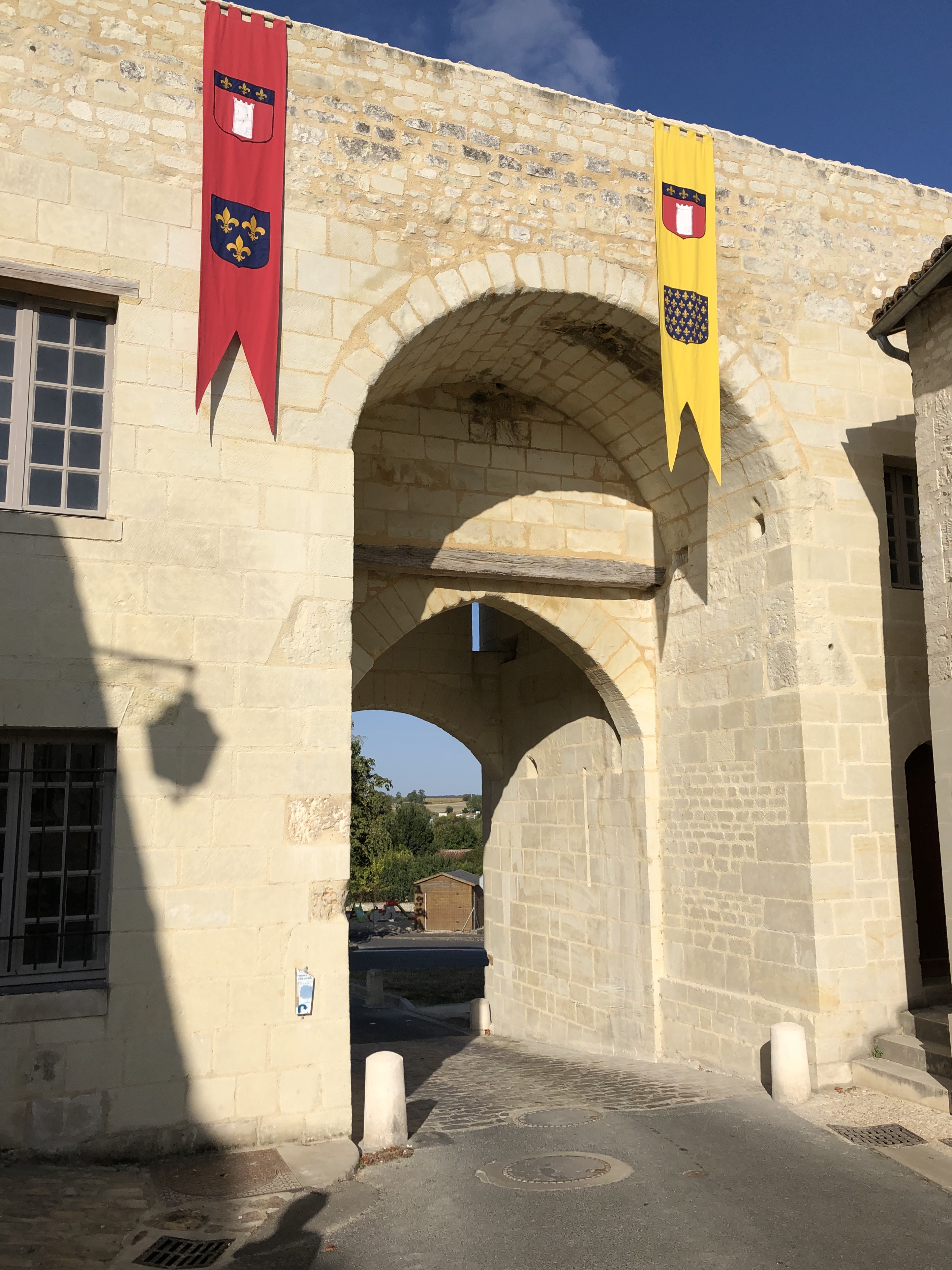 8/09 - LOUDUN - PORTE DU MARTRAY