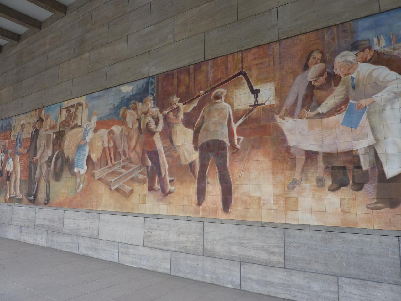 Berlin - La Fresque du Ministère des Finances