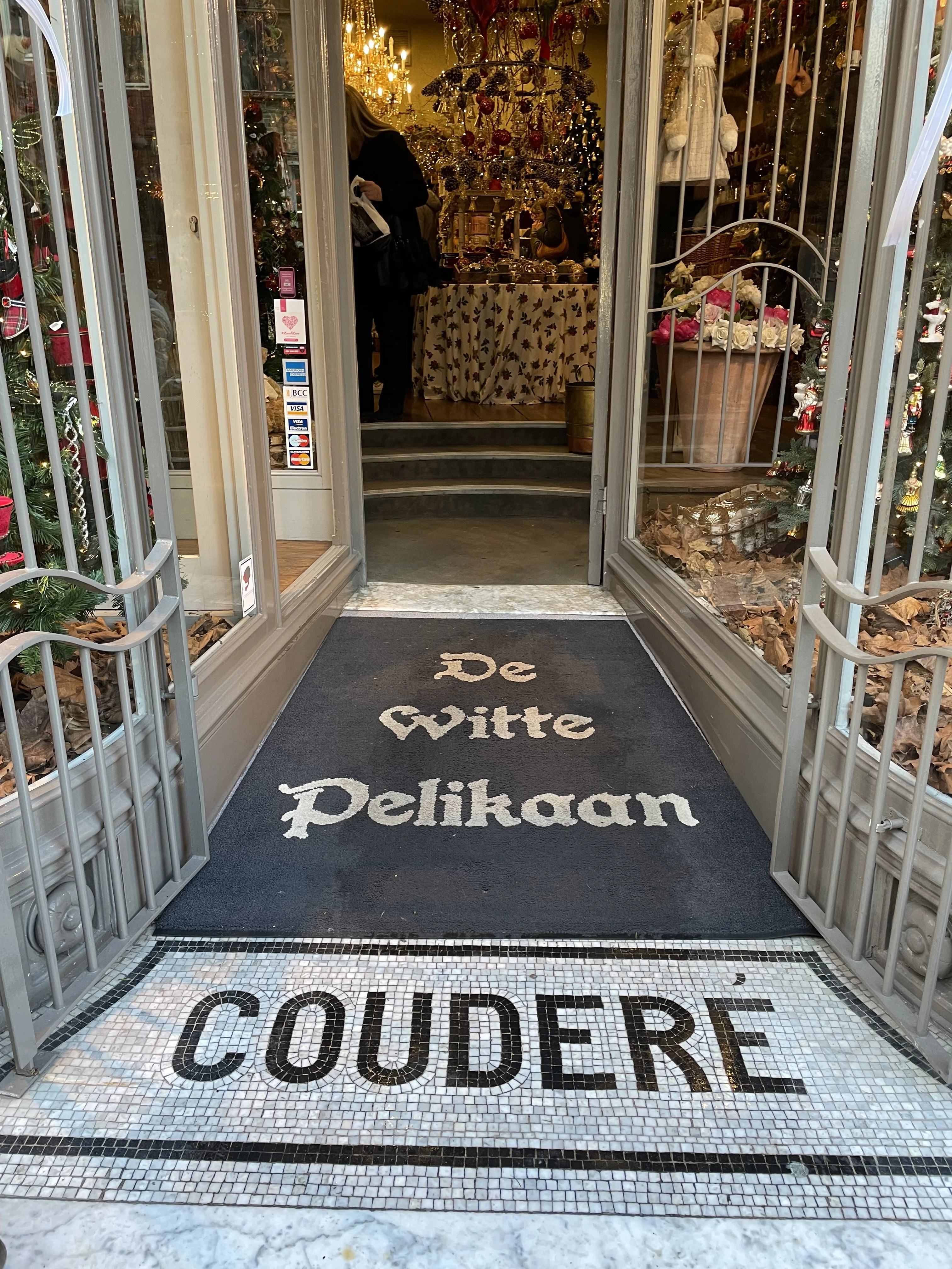 De White Pelikaan Shopping