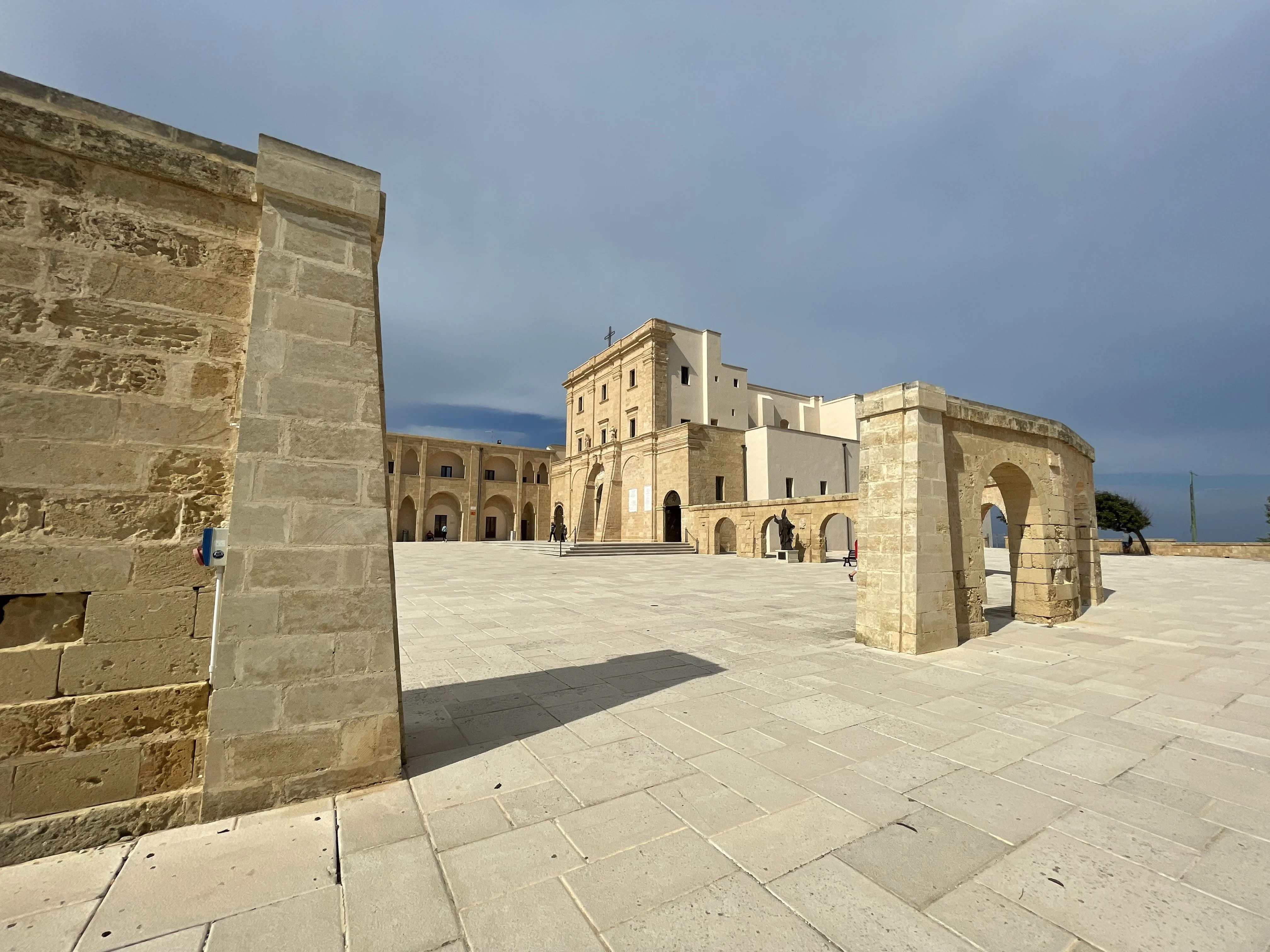3 juin-Basilica SantuarioSanta Maria De Finibus Terra