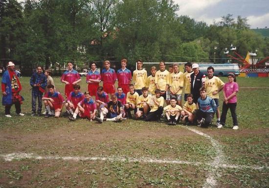 1997--Equipe-de-Foot-College-a-Duszniki.